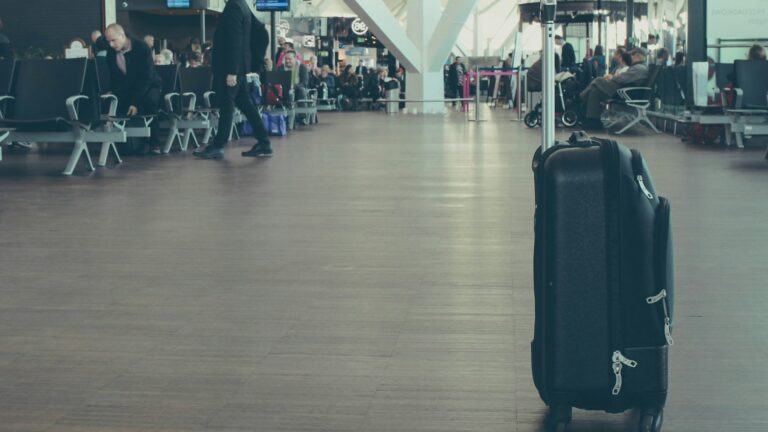 luggage, storage, blockchain,