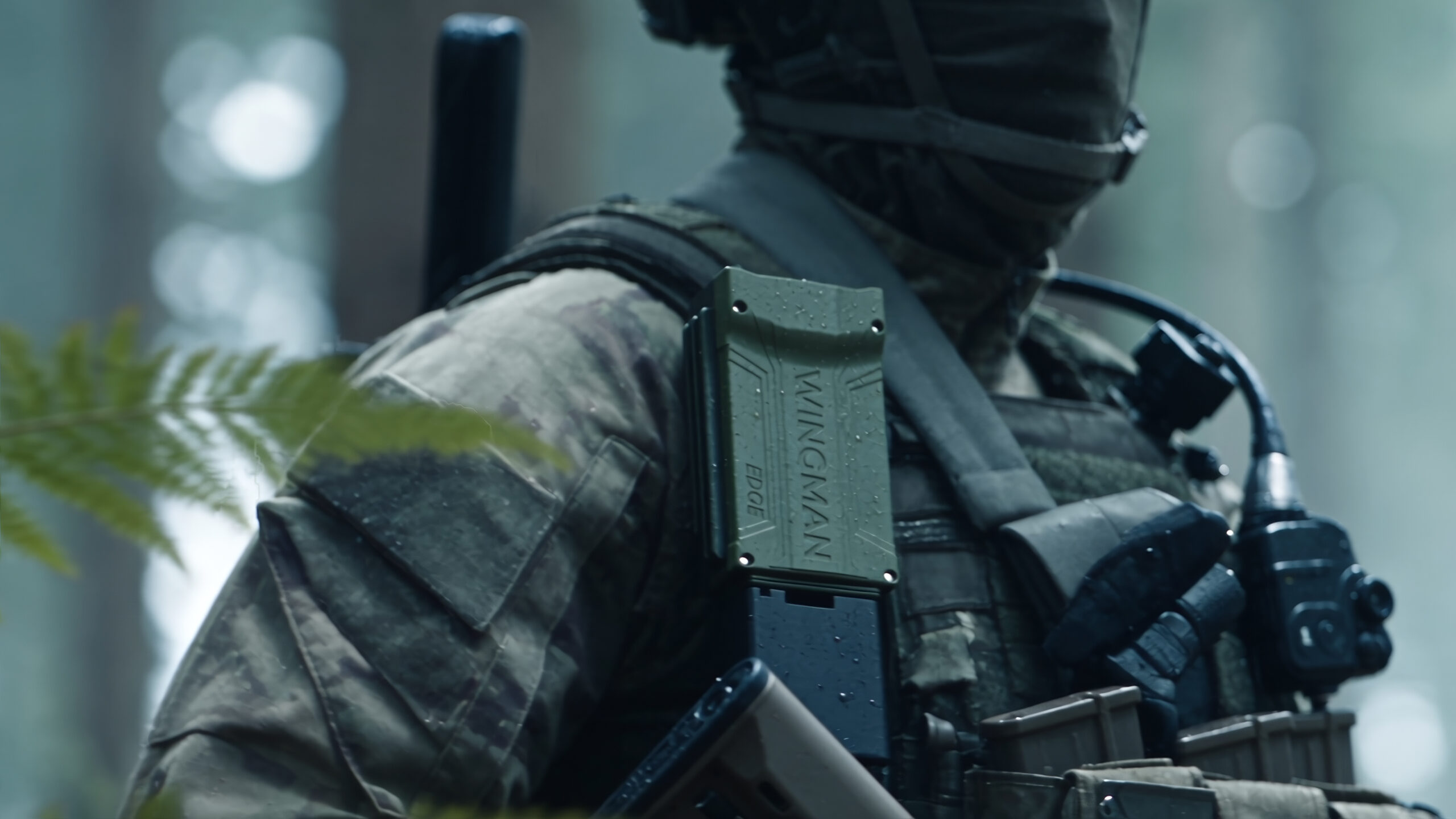 MyDefence Wingman Edge wearable drone detector mounted on a soldier’s shoulder strap.